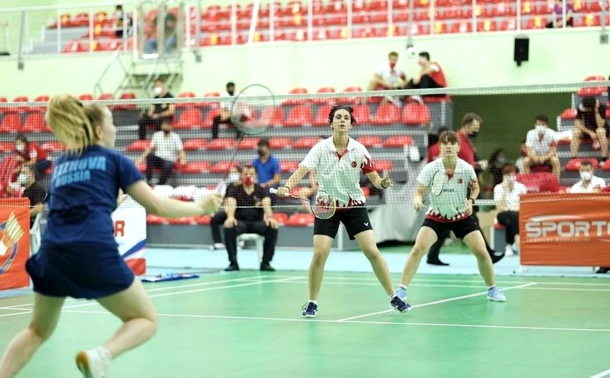 Badmintonda Türkiye\'nin en iyileri Erzincan\'dan çıkıyor