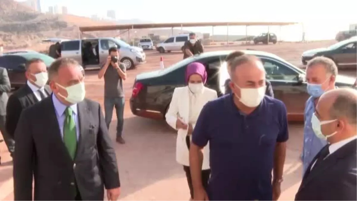 Son dakika haberi... Bakan Çavuşoğlu, Makyol Şirketi\'ne ait şantiyeyi ziyaret etti