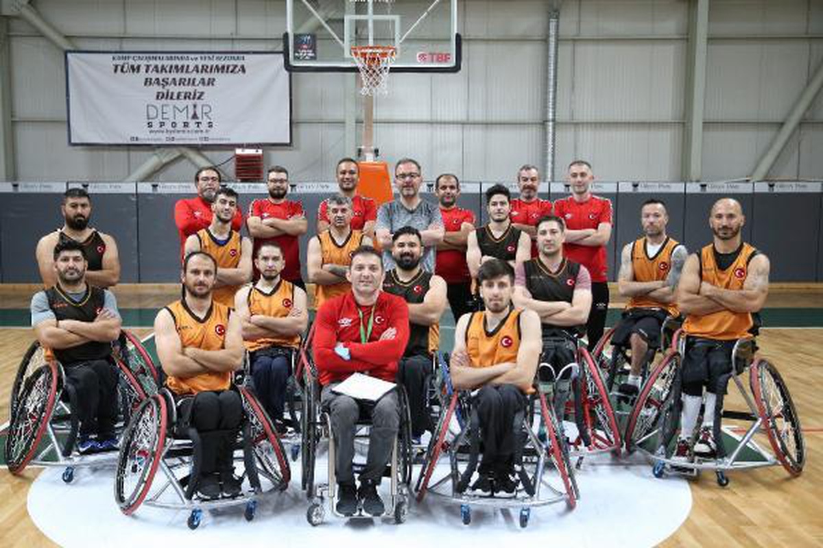 Bakan Kasapoğlu, paralimpik sporcuları ziyaret etti