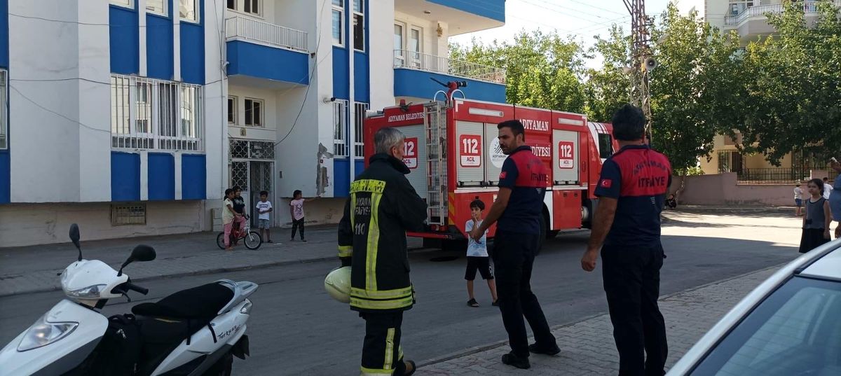 Son dakika haberi... Binada çıkan yangın paniğe neden oldu