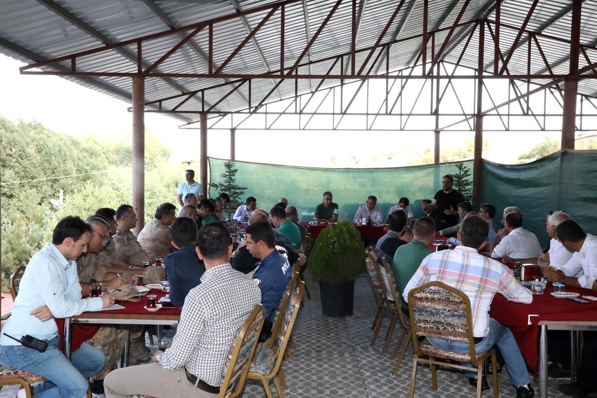 Ahlat\'ta Malazgirt Zaferinin 950. Yıldönümü Dolayısıyla Yapılacak Ahlat Şenliklerinin Koordinasyon Toplantısı Yapıldı