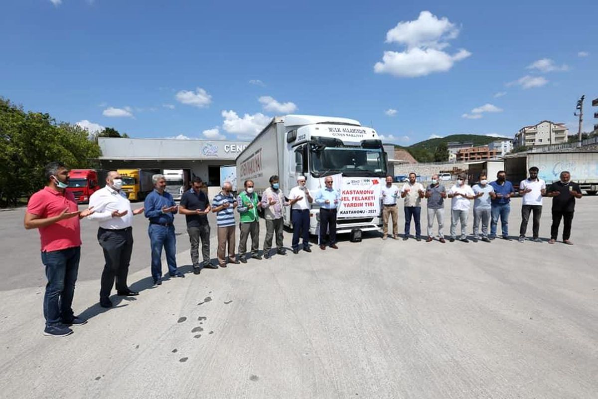 Derince\'den Kastamonu\'ya yardım tırı