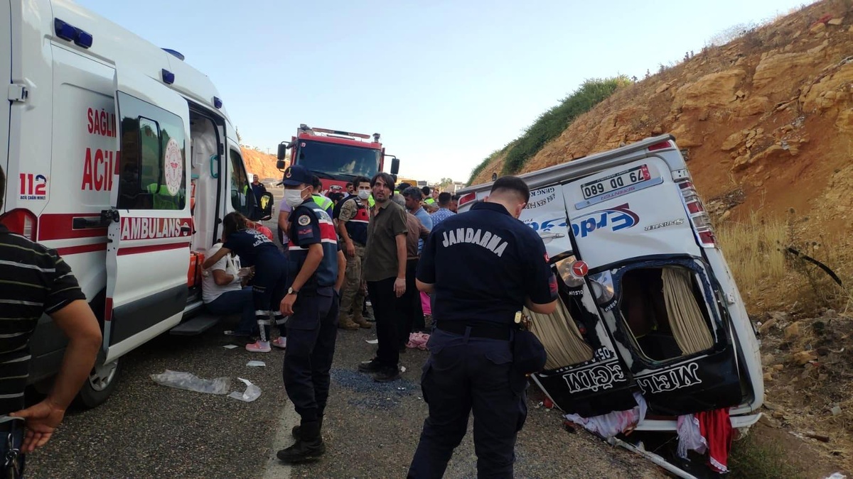 Düğün yolu kazasında yaralıların kimlikleri belli oldu