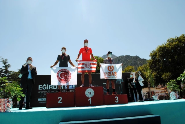 Eğirdir Triatlonu Türkiye Kupası final yarışları sona erdi