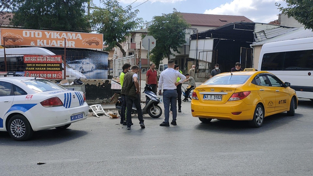 Gebze\'de taksiyle çarpışan motosikletin sürücüsü yaralandı