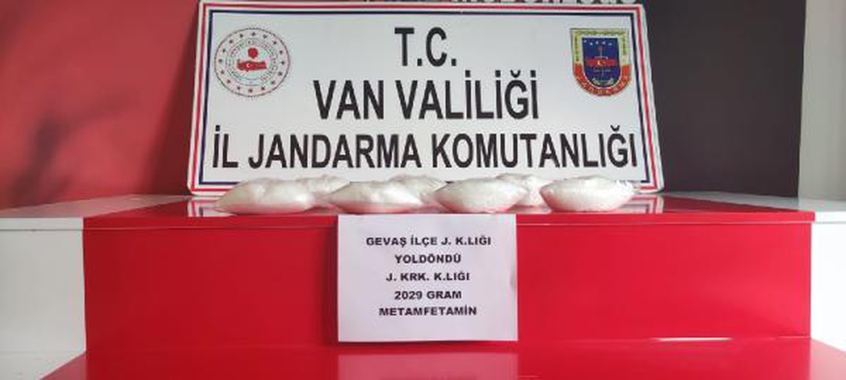 Kontrol noktasından kaçtı, bıraktığı poşetten uyuşturucu çıktı