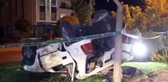 Son dakika haberi! Refüje çarpan otomobildeki 1 kişi öldü, 2 kişi yaralandı