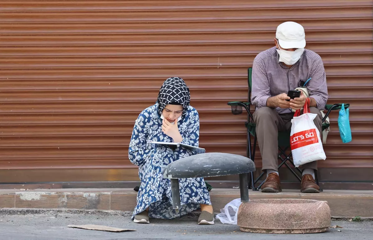 KPSS Öğretmenlik Alan Bilgisi Testi\'nin ilk oturumu İstanbul\'da yapıldı