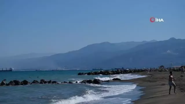 Leyleklerin göçü İskenderun Körfezinde renkli görüntüler oluşturdu Leyleklerin göçü İskenderun Körfezinde renkli görüntüler oluşturdu