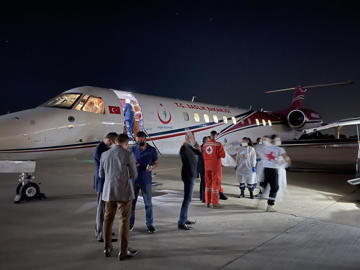 Son dakika haberi! Lübnan\'daki patlamada yaralanan 4 kişi ambulans uçakla Türkiye\'ye gönderildi