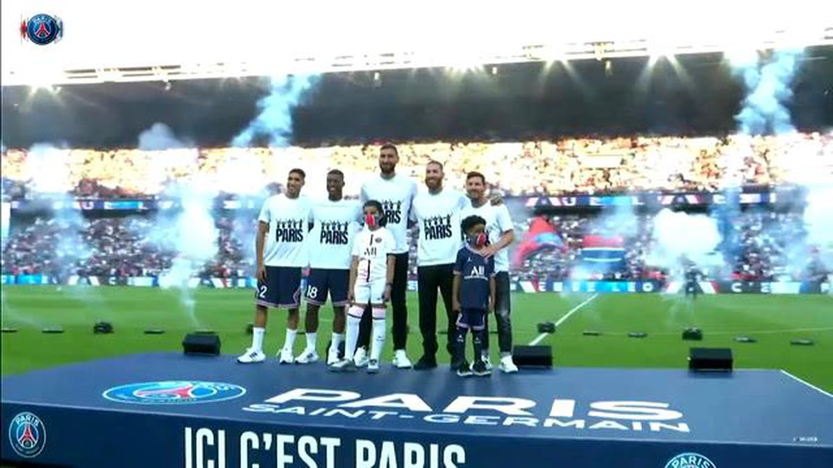 Messi Strasbourg Maçı Öncesi Muhteşem Bir Törenle Taraftara Tanıtıldı