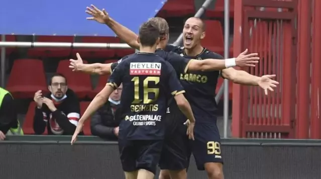 Michael Frey'e nazar değdi! Golcü futbolcu sakatlığı nedeniyle 2-3 ay sahalardan uzak kalacak Michael Frey'e nazar değdi! Golcü futbolcu sakatlığı nedeniyle 2-3 ay sahalardan uzak kalacak