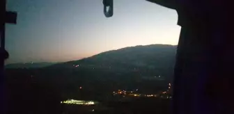 Orman yangınına gece görüşlü helikopter müdahale ediyor