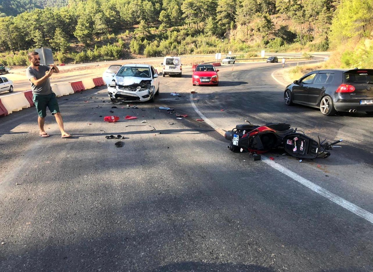 Otomobil ile çarpışan motosikletli hayatını kaybetti