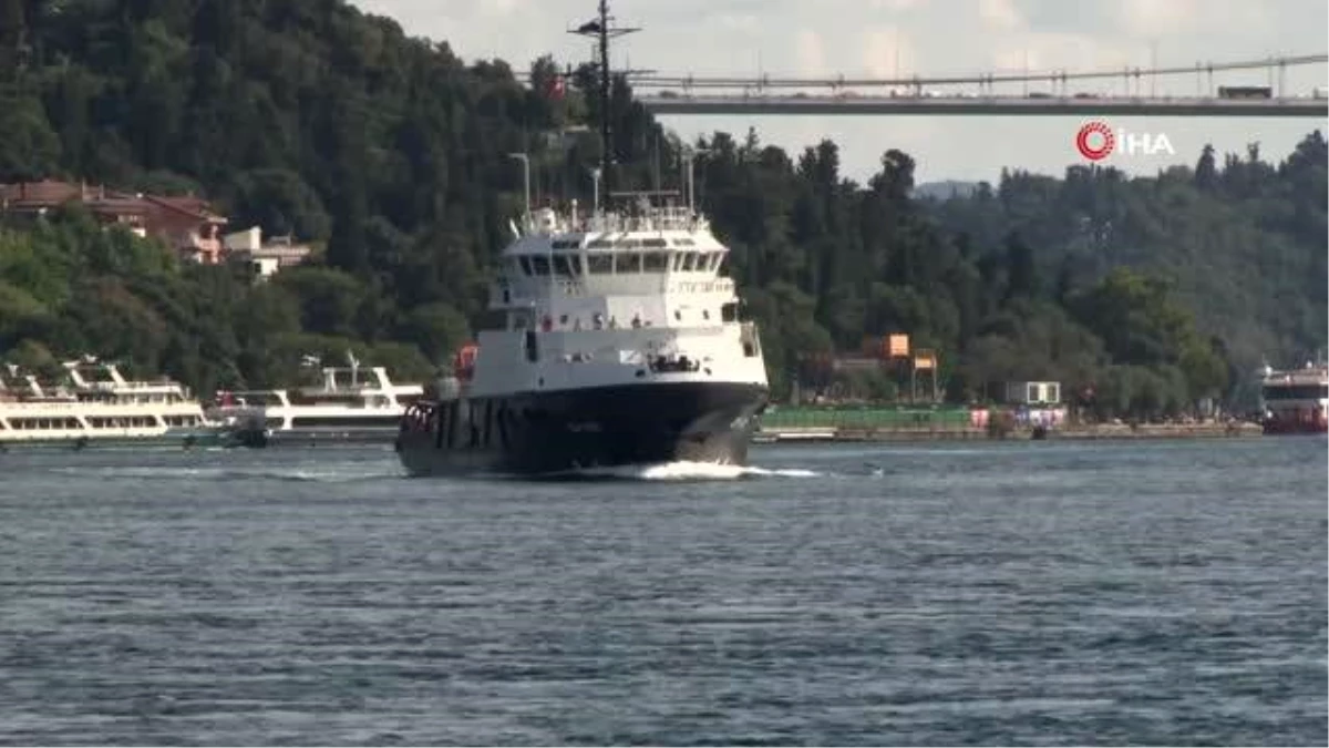 Rus donanmasına ait römorkör İstanbul Boğazı\'ndan geçti