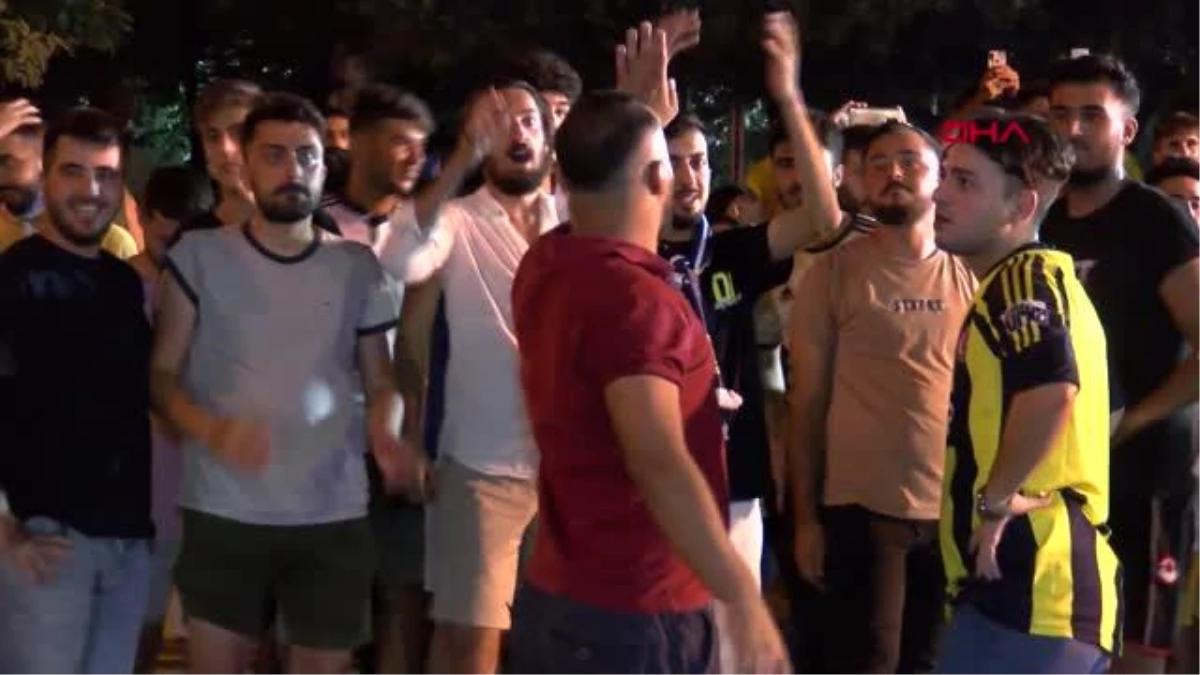 SPOR Fenerbahçe kafilesi, Adana\'ya geldi; karşılamada Galatasaraylı taraftarlar dikkat çekti