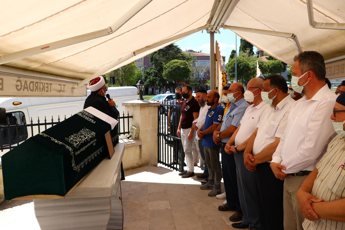 Son dakika haberleri... Trafik kazasında hayatını kaybeden Tekirdağ Büyükşehir Belediyesi Şube Müdürü Taner Artun, toprağa verildi
