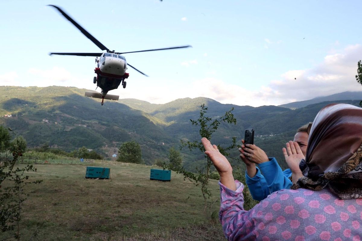 Türkiye\'de ilk kez askeri helikopterle jeneratör nakledildi