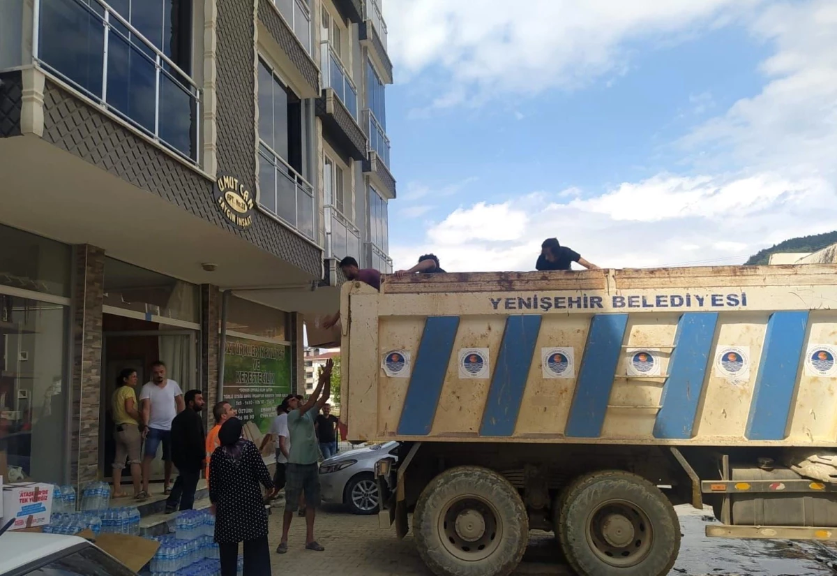 Yenişehir Belediyesinin yardım malzemeleri sel bölgesine ulaştı