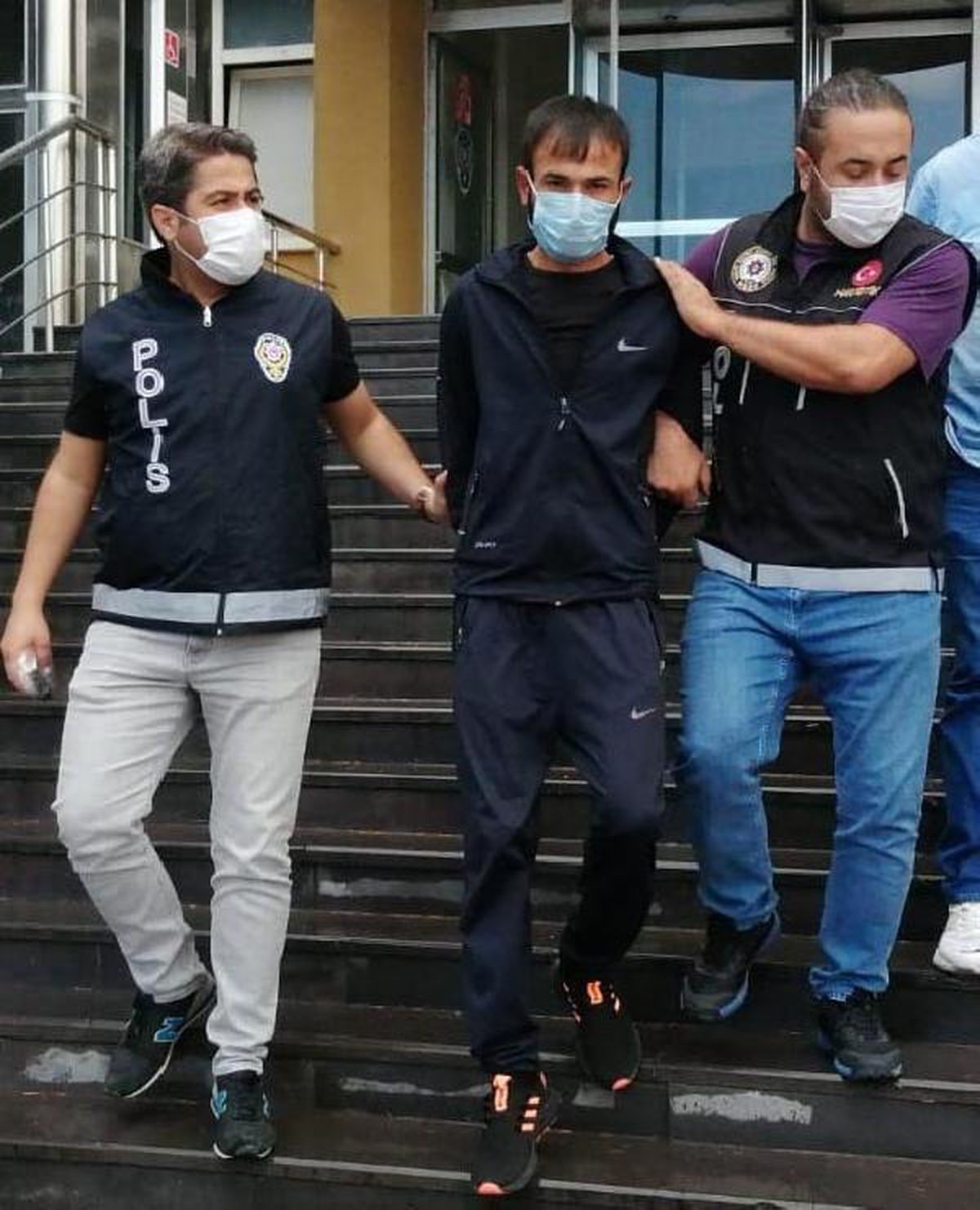 23 yıl hapisle aranıyordu, saklandığı evde yakalandı