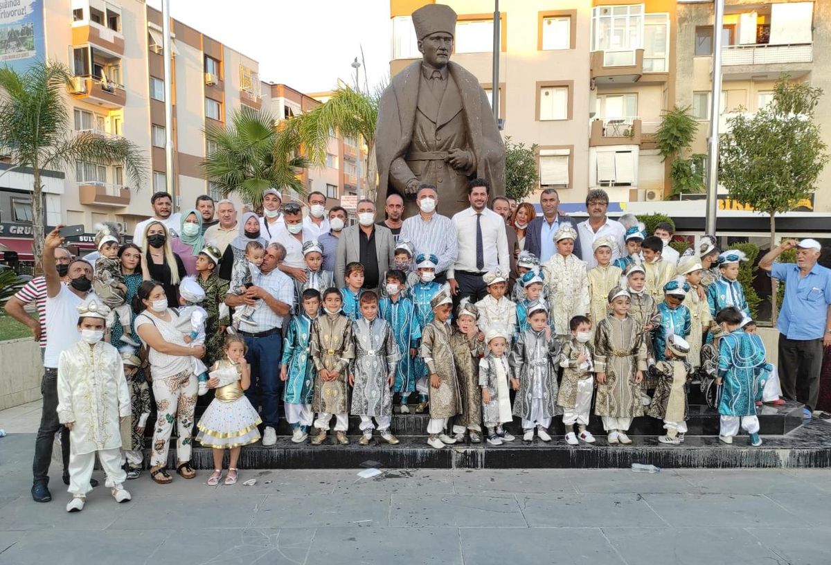 AK Parti Narlıdere İlçe Başkanlığı sünnet şöleni düzenledi