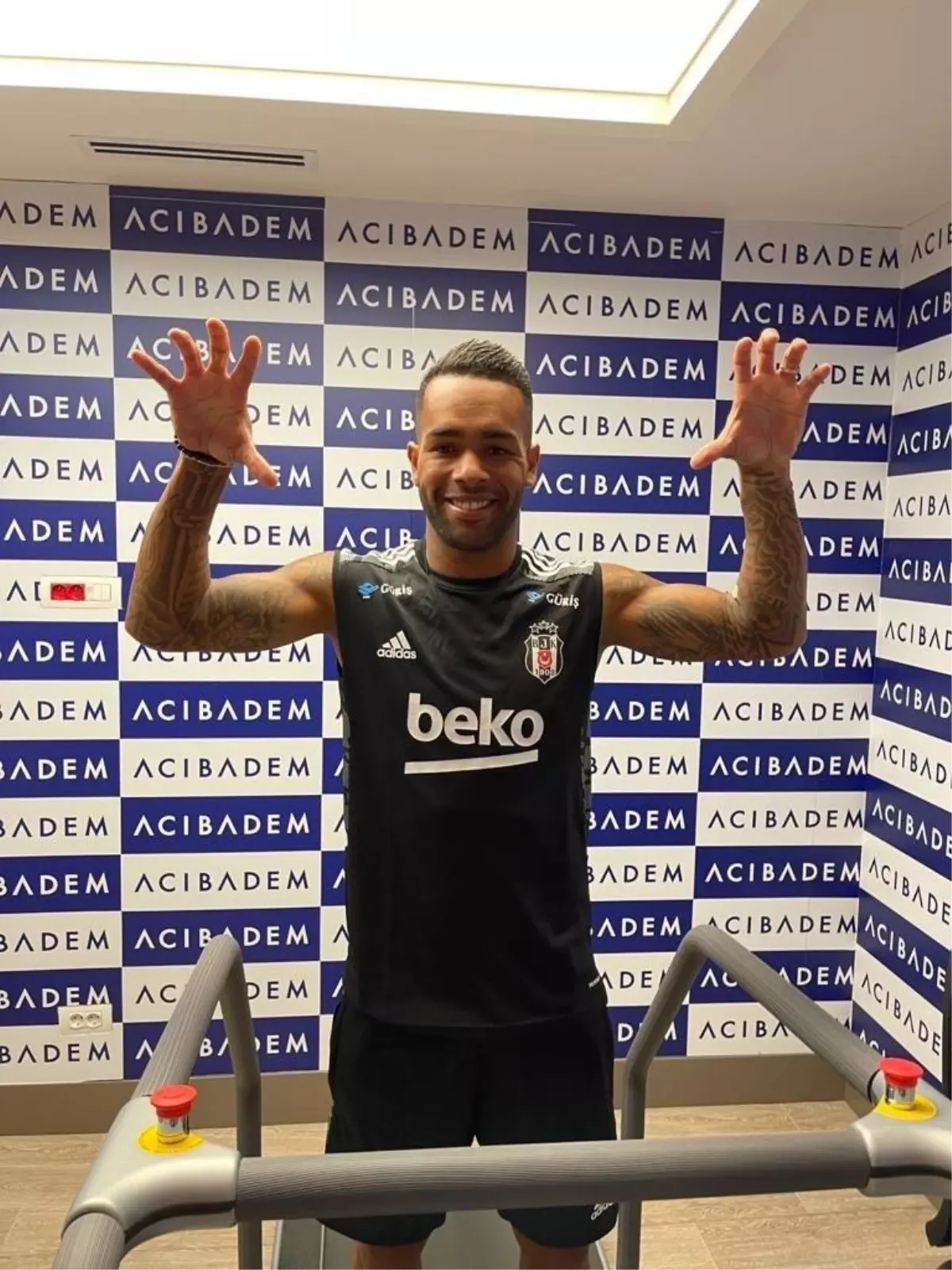 Beşiktaş\'ın yeni transferi Alex Teixeira sağlık kontrolünden geçirildi