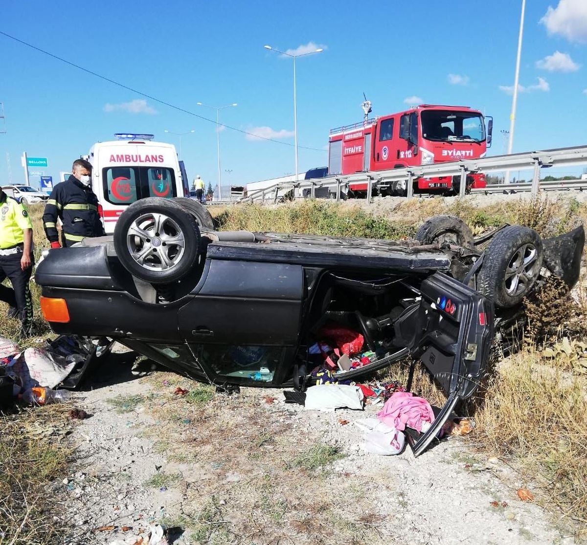 Amasya\'da otomobilin şarampole devrilmesi sonucu 4 kişi yaralandı