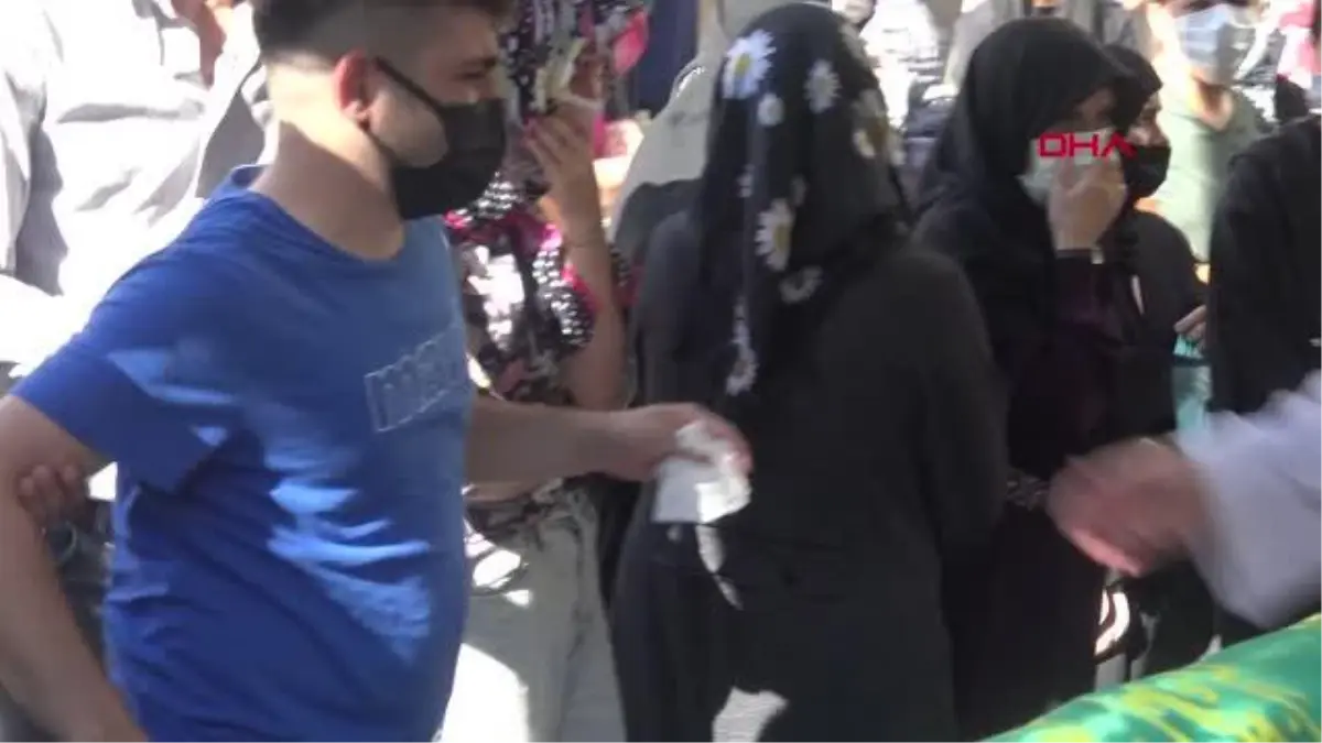 BABASI VE KIZ KARDEŞİNİ GÖZYAŞLARIYLA UĞURLADI