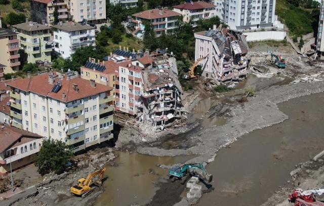 Batı Karadeniz'de sel felaketinin boyutu giderek artıyor! Can kaybı 66'ya çıktı