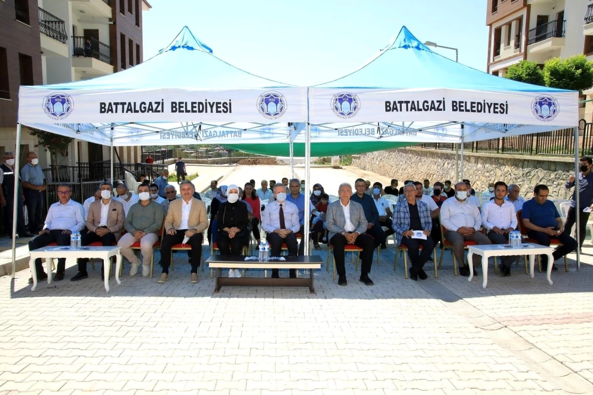 Battalgazi\'deki depremzedeler köy tipi evlerine kavuştu