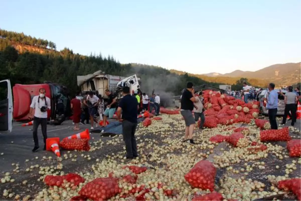 BOLU\'DA 3 TIR VE 2 HAFİF TİCARİ ARAÇ ÇARPIŞTI 6 YARALI