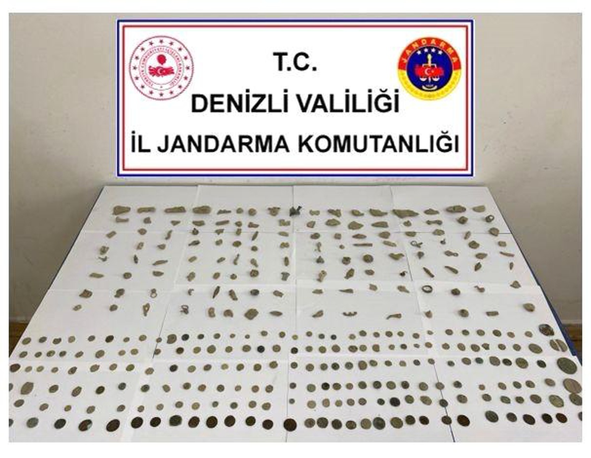 Çok sayıda tarihi eserle yakalanan 2 kişi gözaltına alındı