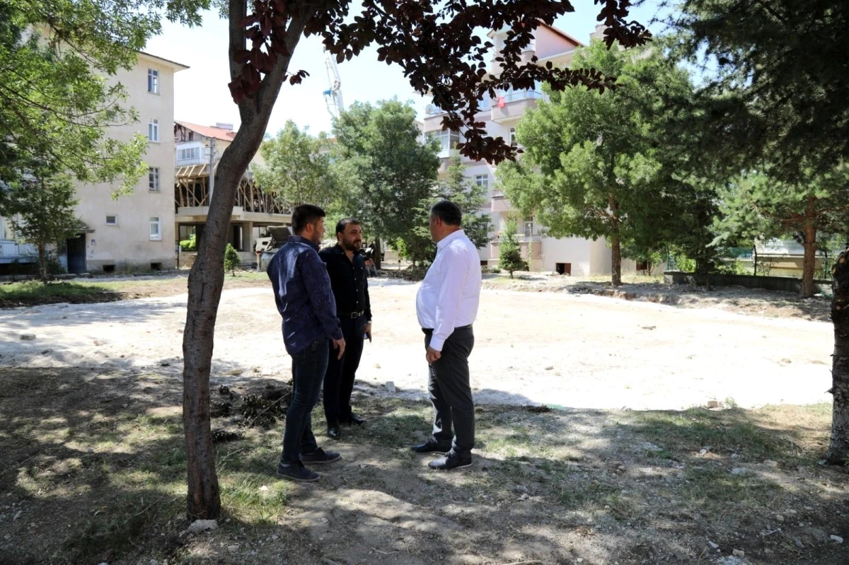 Çubuk Belediye Başkanı Demirbaş, ilçede devam eden çalışmaları yerinde inceledi