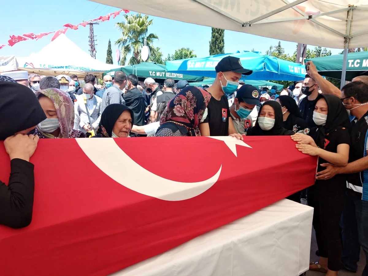 Düşen uçakta hayatını kaybeden orman mühendisi Mersin\'de son yolculuğuna uğurlandı