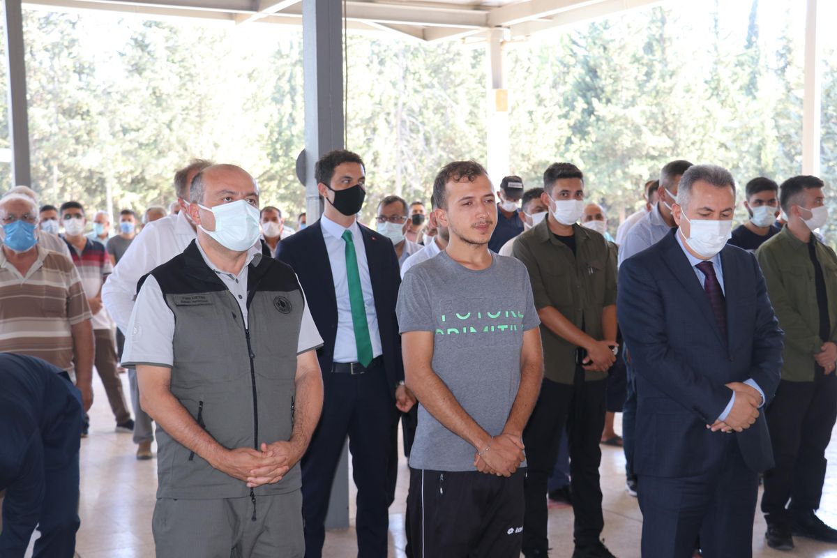 Son dakika haber! Düşen yangın söndürme uçağında yaşamını yitiren Edip Uzunoğlu\'nun cenazesi Adana\'da toprağa verildi