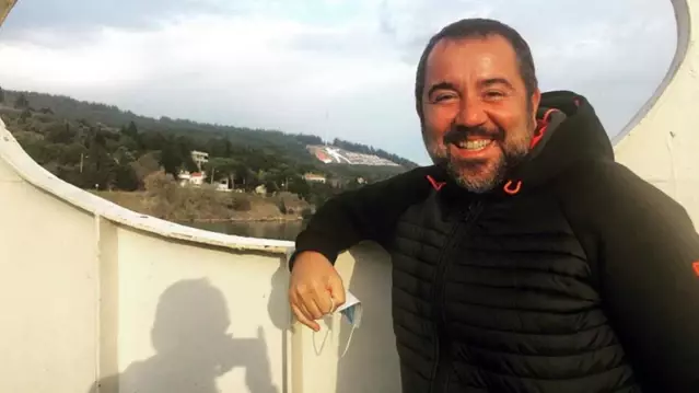 Evinde talihsiz bir kaza geçiren Ata Demirer, bileğinden operasyon geçirdi Evinde talihsiz bir kaza geçiren Ata Demirer, bileğinden operasyon geçirdi