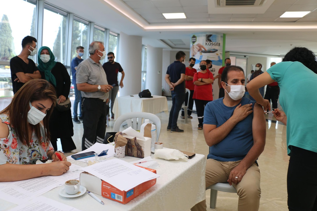 Fabrika çalışanlarına 6 bin doz aşı