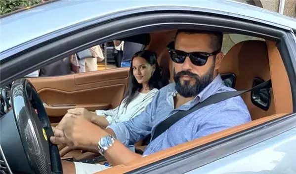 Bodrum yangını evlerinin bulunduğu bölgeye gelen Fahriye Evcen ve Burak Özçivit, yaşadığı korkuyu anlattı Bodrum yangını evlerinin bulunduğu bölgeye gelen Fahriye Evcen ve Burak Özçivit, yaşadığı korkuyu anlattı