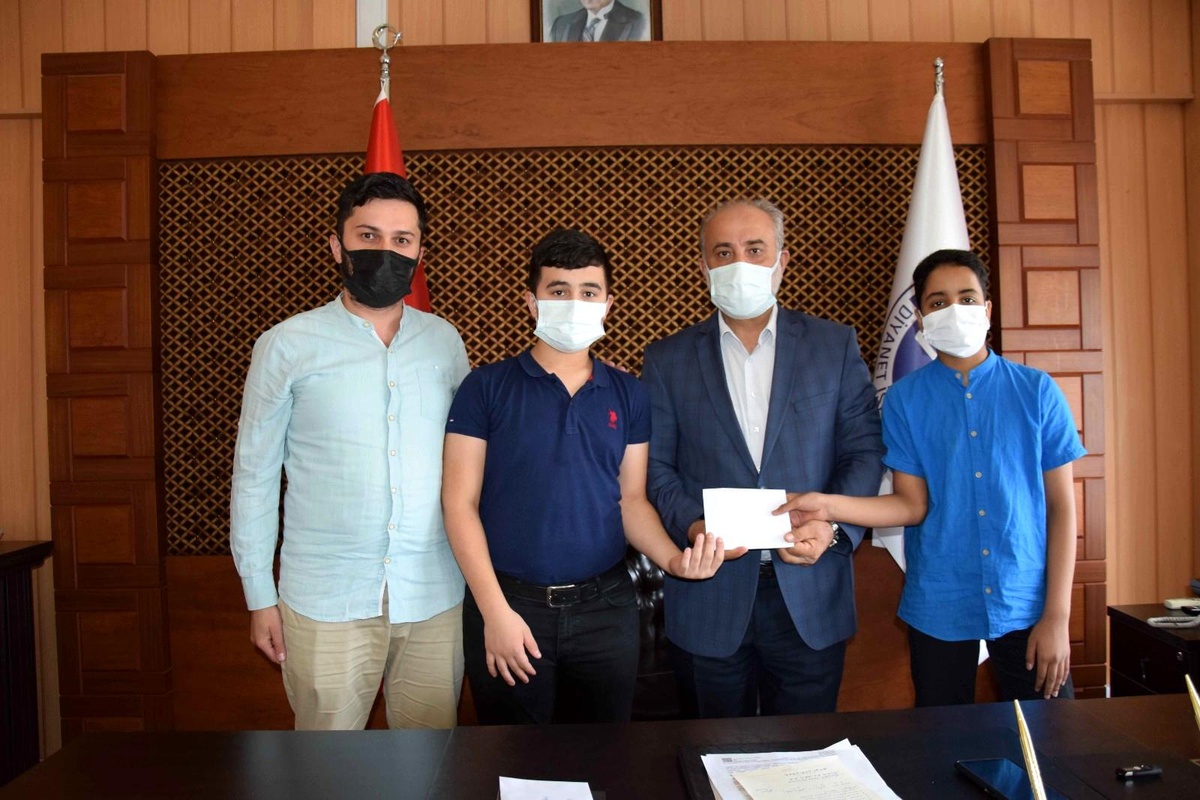 Son Dakika | Harçlıklarını yangın ve sellerden etkilenenlere bağışladılar
