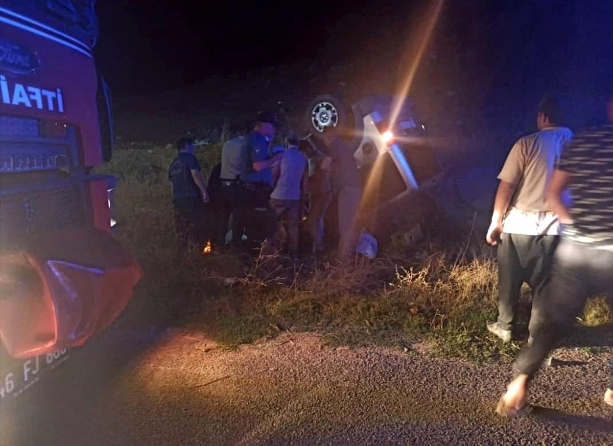 Son dakika: İneğe çarpan otomobil takla attı: 1 ölü, 1 yaralı