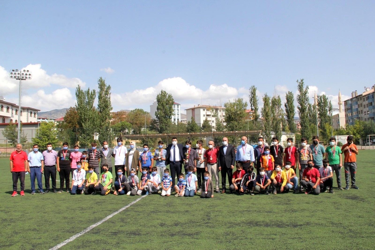 Kur\'an kursu öğrencilerini futbol turnuvası sona erdi
