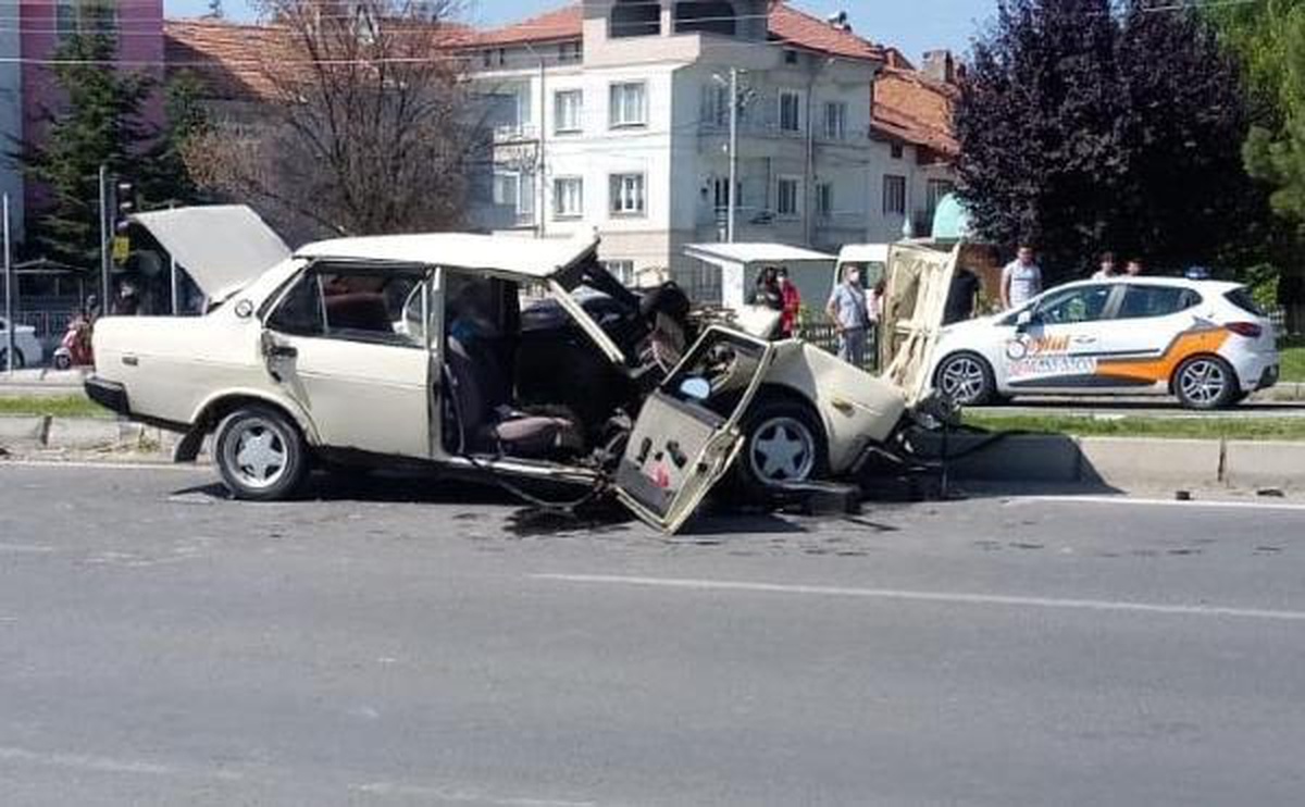 Kütahya\'da TIR ile otomobil çarpıştı: 6 yaralı