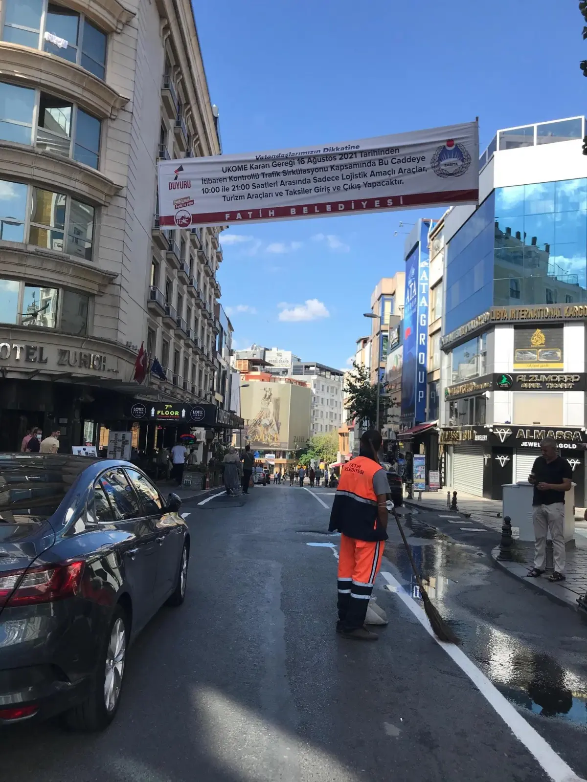 Laleli\'de, Ordu Caddesi ile çevresindeki yayalaştırma nedeniyle trafik yoğunluğu meydana geldi