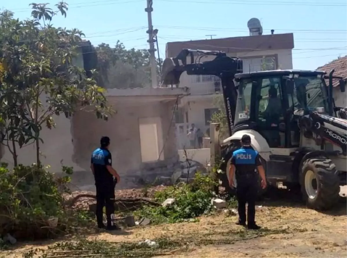 Osmaniye\'de metruk binalar yıkılıyor