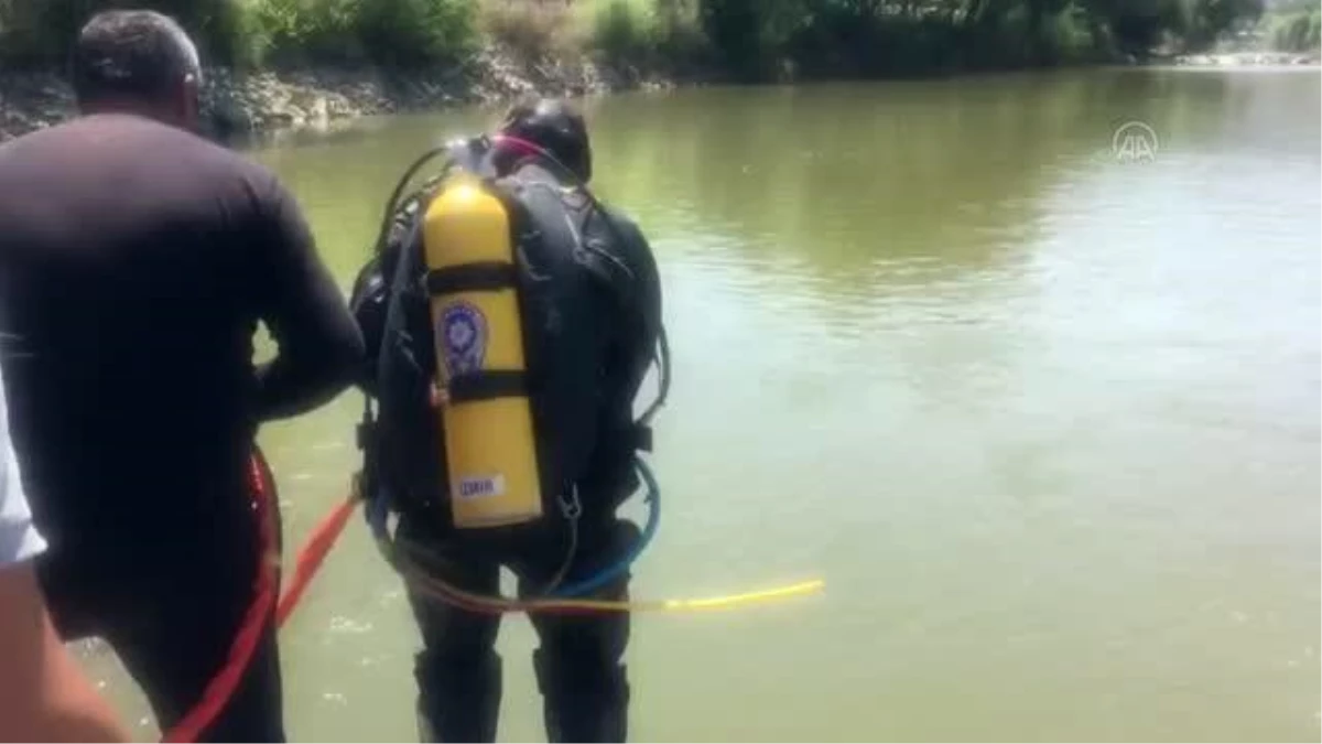 Sakarya Nehri\'ne düşen genci arama çalışmalarına ara verildi