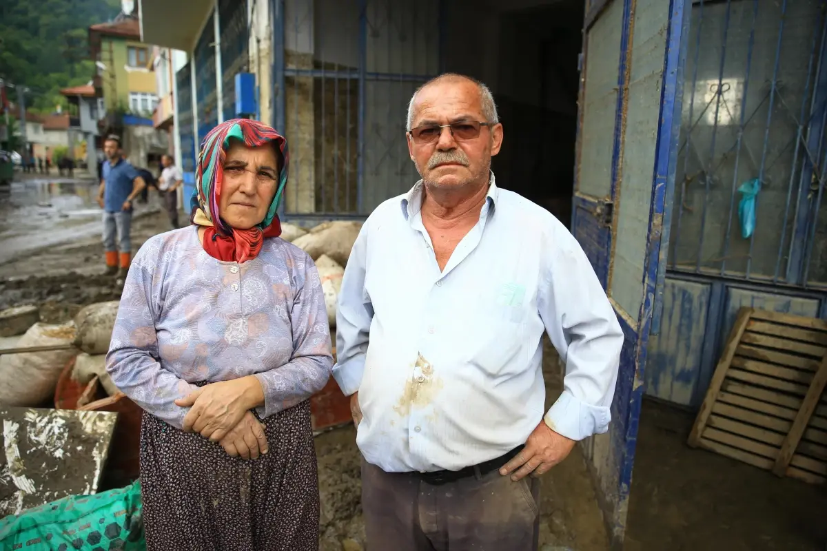 Son dakika... Sel felaketinden kurtulan çift yaşadıkları korku dolu anları unutamıyor