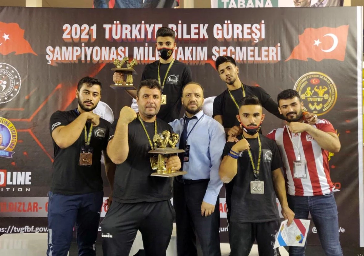 Sivas Bilek Güreşi Takımı şampiyonadan 8 madalyayla döndü