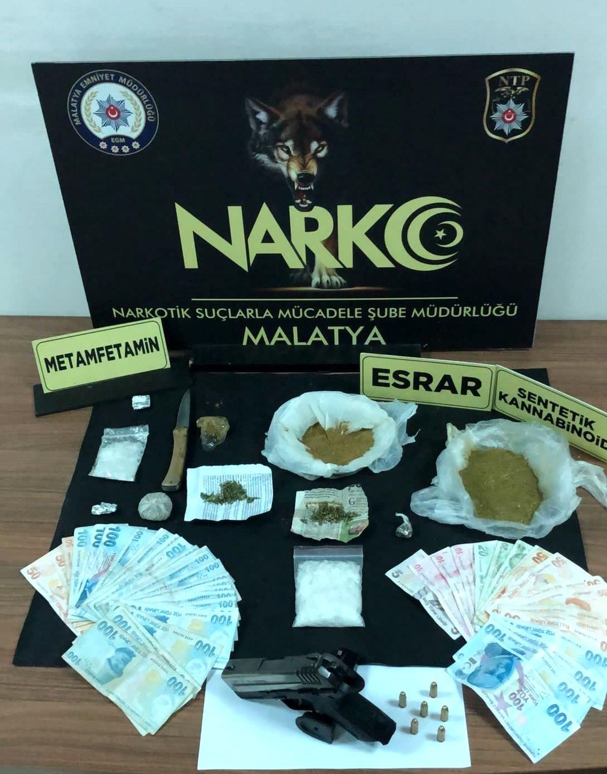 Uyuşturucu satıcıları tutuklandı