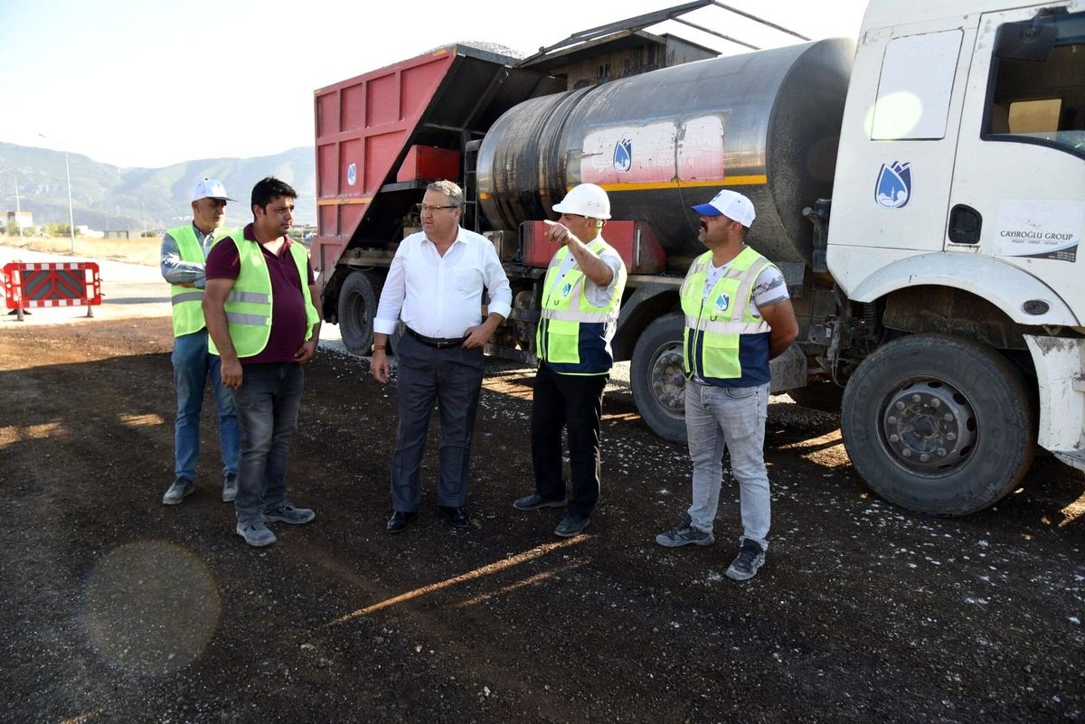 Yunusemre\'de 6 sokakta sathi kaplama çalışması yapıldı
