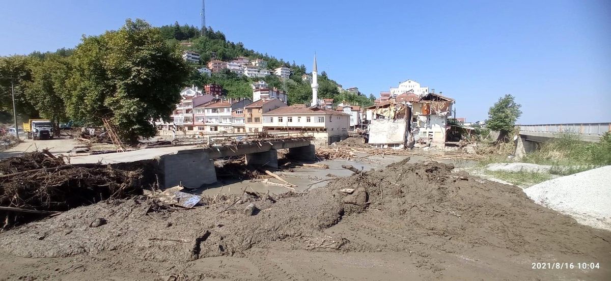 Zeytinburnu Belediyesi araç ve ekipleri Kastamonu\'da